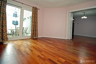 9 Sandpiper Dr in Sayreville, NJ - Building Photo - Building Photo