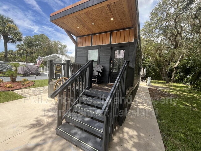 property at 112 E Appaloosa Trail