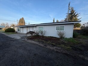 1675 S Second St in Lebanon, OR - Building Photo - Building Photo