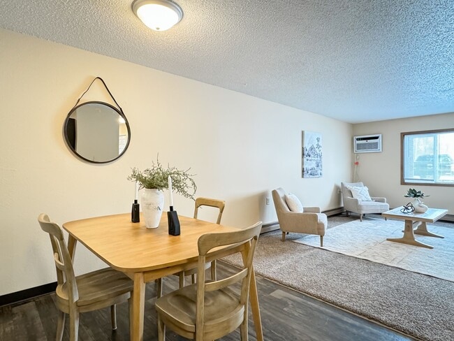 West Lake in Sioux Falls, SD - Building Photo - Building Photo