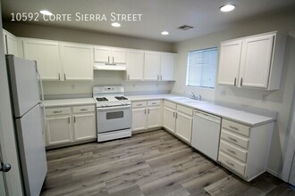 10592 Corte Sierra St in Las Vegas, NV - Building Photo - Building Photo