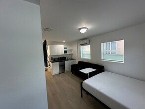 1328 NW 38th St in Miami, FL - Building Photo - Building Photo