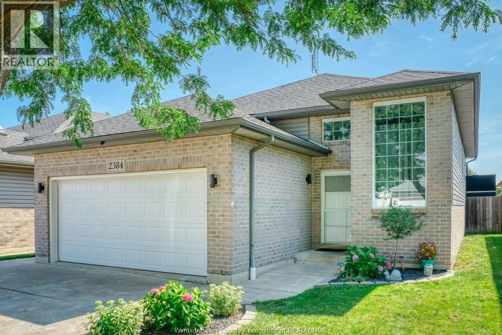2384 Radcliff Ave in Windsor, ON - Building Photo