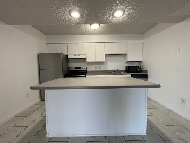 3985 W McNab Rd in Pompano Beach, FL - Building Photo - Building Photo