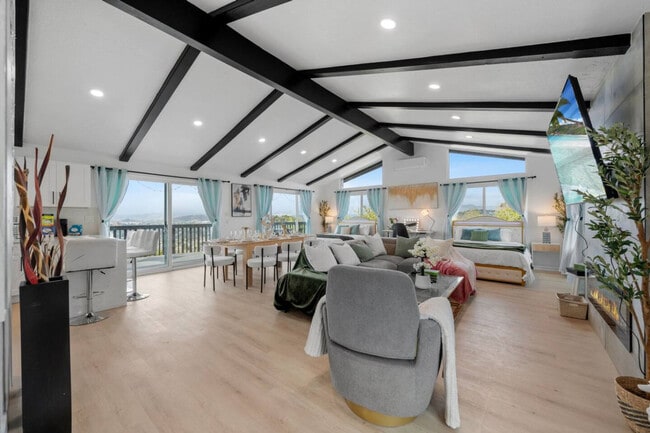 property at 5048 Bluff Pl