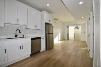 13846 Sherman Way in Los Angeles, CA - Building Photo - Building Photo
