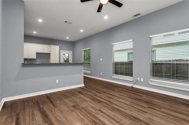 206 Pecan Hollow St in Ennis, TX - Building Photo - Building Photo