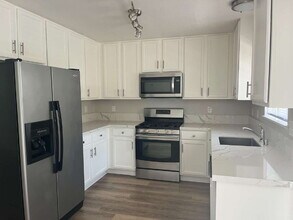 744 Walnut St in San Carlos, CA - Building Photo - Building Photo