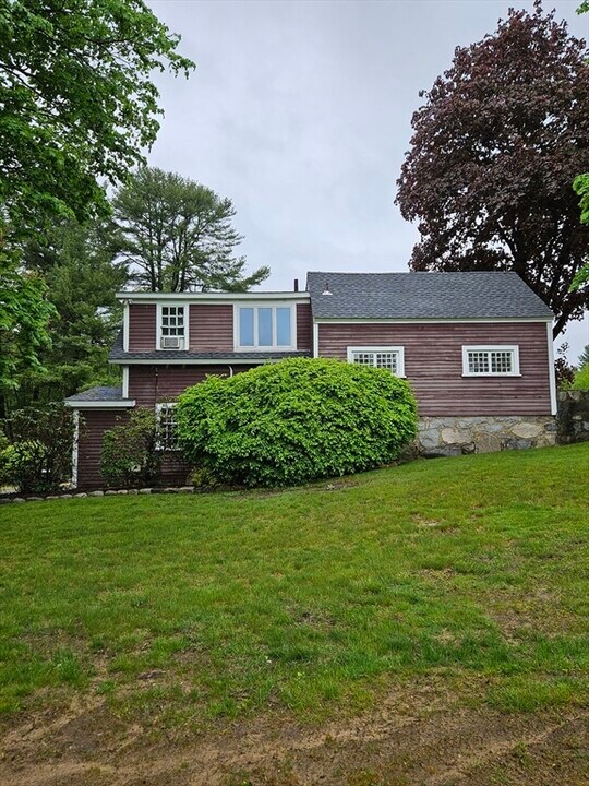 960 Boston Post Rd E in Marlborough, MA - Building Photo