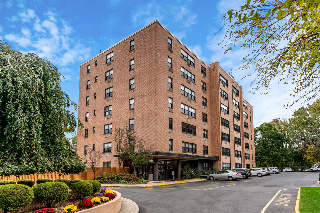 2348 Linwood Ave, Unit 1N in Fort Lee, NJ - Building Photo