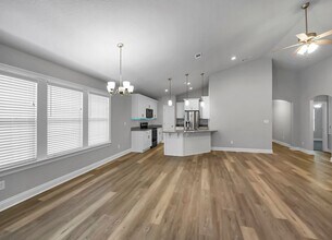 7385 E Bay Blvd in Navarre, FL - Building Photo - Building Photo