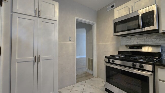 6616 Alamo Ave, Unit 2W