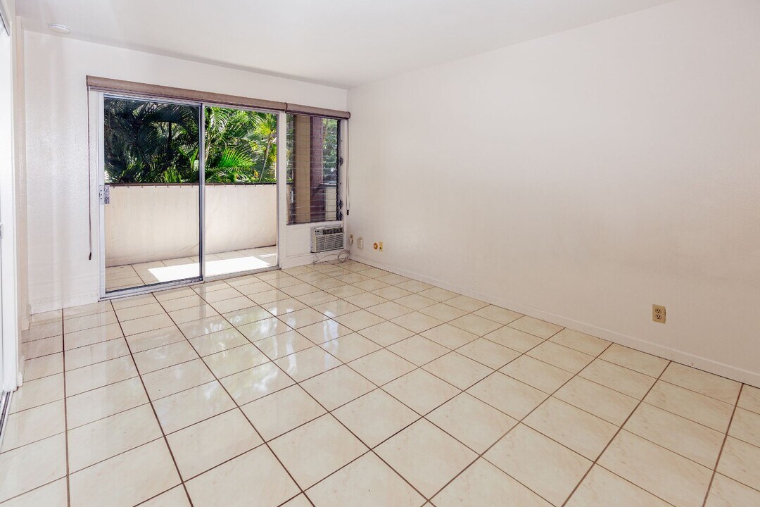 3721 Kanaina Ave in Honolulu, HI - Building Photo