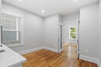 64 Banks St, Unit 1B in Cambridge, MA - Building Photo - Building Photo