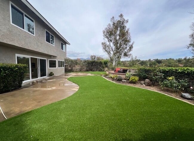 23806 Lagarto in Mission Viejo, CA - Foto de edificio - Building Photo