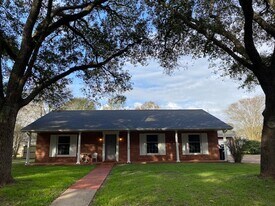 1210 Brazos St in Rosenberg, TX - Building Photo