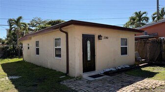 2280 NE 136th St in North Miami Beach, FL - Building Photo