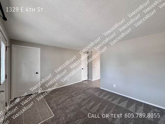 1329 E 4th St in Sioux Falls, SD - Building Photo - Building Photo