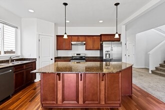 679 Ilwaco Pl NE in Renton, WA - Building Photo - Building Photo