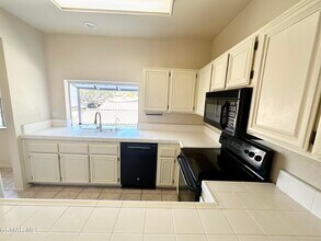 672 Indian Oak Ln in Oak Park, CA - Building Photo - Building Photo