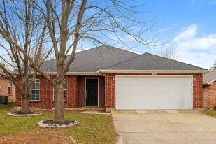 522 Blueberry Hill Ln in Mansfield, TX - Building Photo