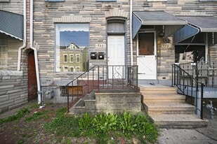 827 N 10th St in Reading, PA - Building Photo