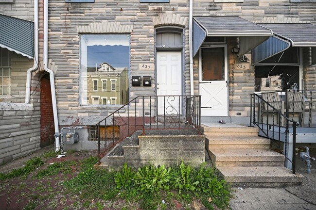 property at 827 N 10th St