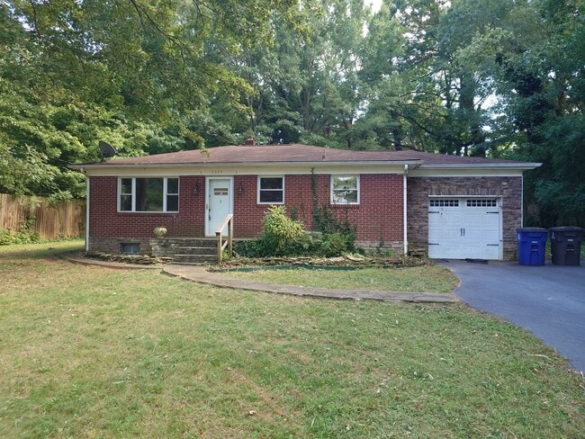 property at 3324 Arlington Dr