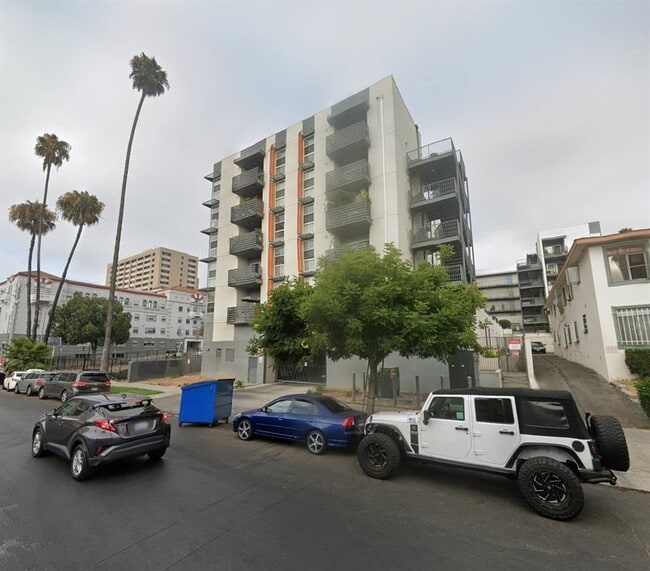 540 Normandie Ave