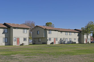 San Joaquin Family Apartments in San Joaquin, CA - Building Photo - Building Photo