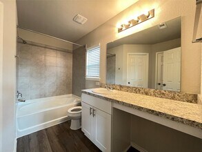 10526 Vinca Minor Ln in Houston, TX - Foto de edificio - Building Photo