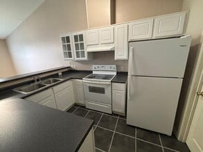 2225 Locksley Woods Dr in Greenville, NC - Building Photo - Building Photo