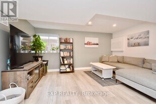 39 Dancy Dr in Orillia, ON - Building Photo