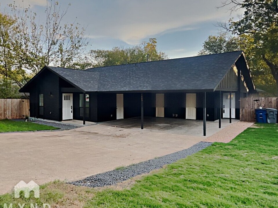 1603 Rutland Dr in Austin, TX - Building Photo