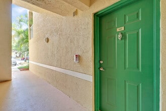 236 Village Blvd in Tequesta, FL - Foto de edificio - Building Photo