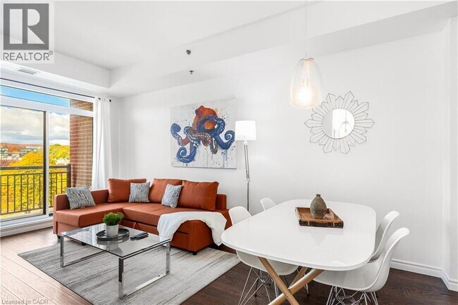 34 Plains Rd E in Burlington, ON - Building Photo - Building Photo