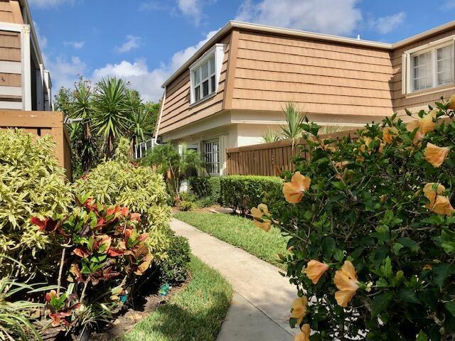 4300 Hazel Ave in Palm Beach Gardens, FL - Building Photo