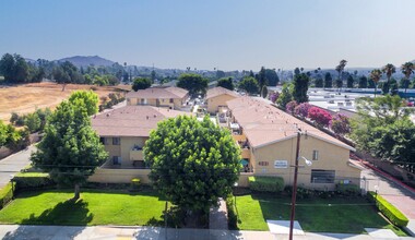 Vista Grande West  Apartments in Riverside, CA - Building Photo - Primary Photo