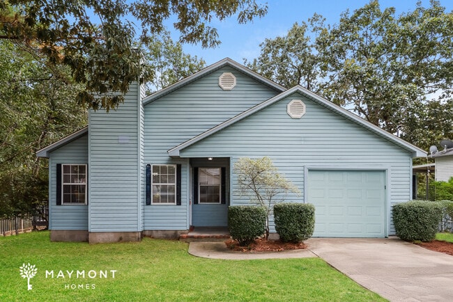 property at 2 Astor Ct