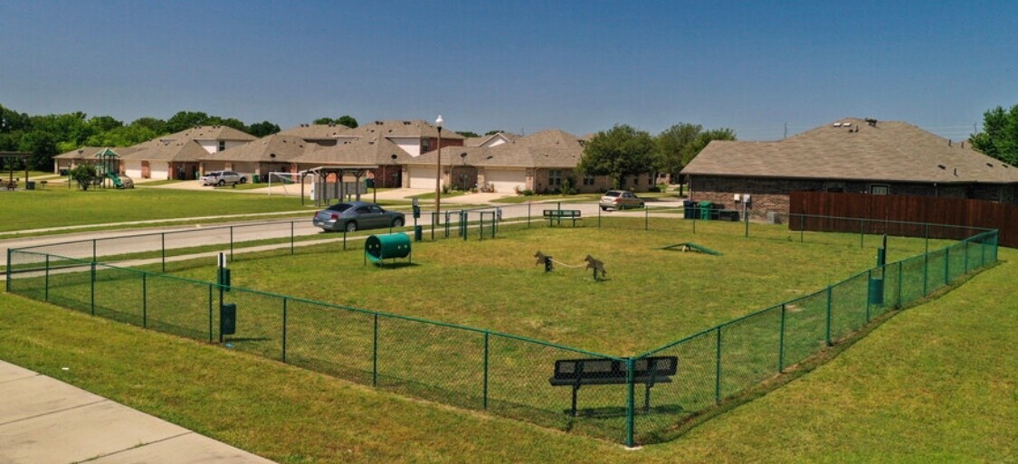 3303 Wagon Trail Dr in Denton, TX - Building Photo