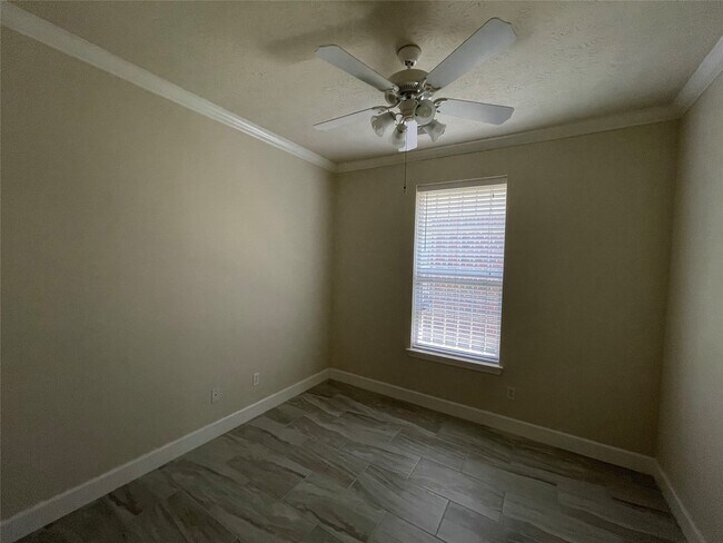 property at 5934 Heathmoor Ln