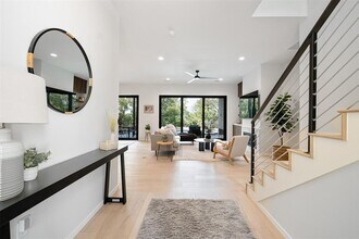 2212 Trailside Dr in Austin, TX - Building Photo - Building Photo