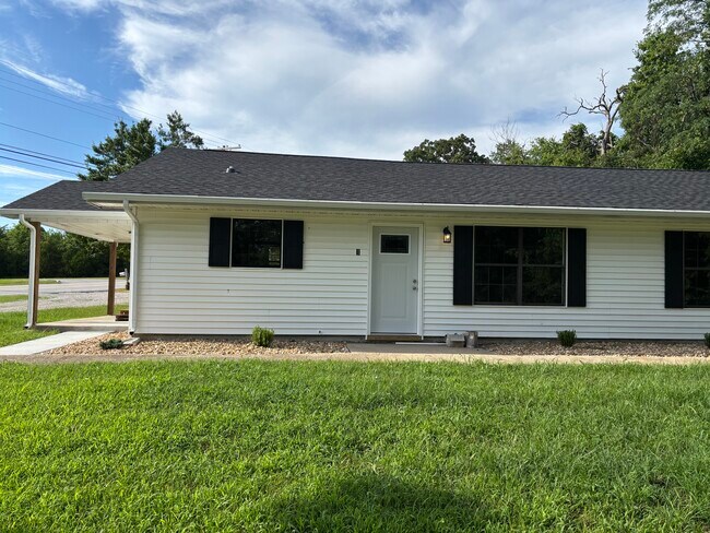 10456 E State Hwy 76 in Forsyth, MO - Building Photo - Building Photo