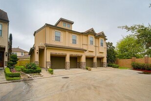 2906 Royal Oaks Crest in Houston, TX - Building Photo