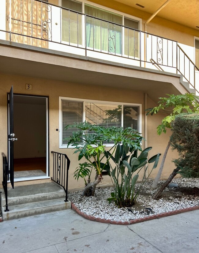 property at 1325 E 7th St