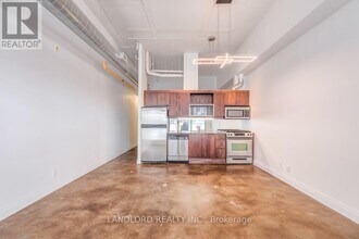 233 Carlaw Ave in Toronto, ON - Building Photo - Building Photo