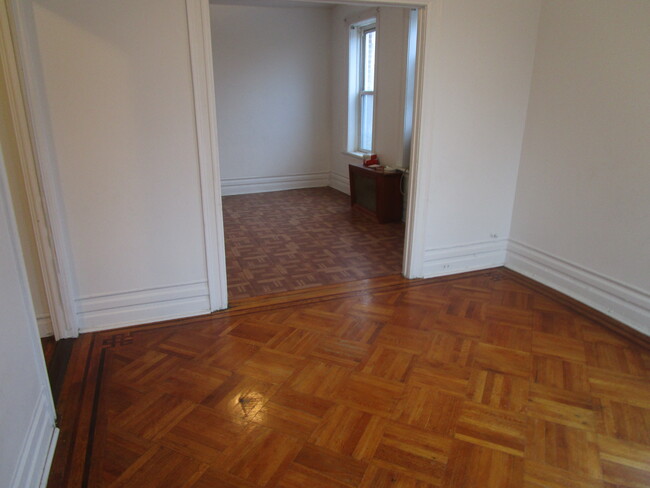 6825 7th Ave, Unit 2 in Brooklyn, NY - Foto de edificio - Building Photo