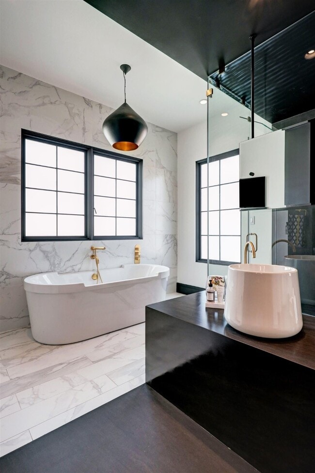 property at 2521 Westgate Dr