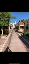 5031 Bakman Ave in North Hollywood, CA - Foto de edificio - Building Photo