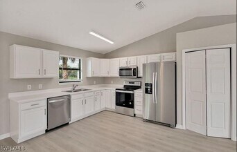 1064 Sunrise Blvd in Lehigh Acres, FL - Building Photo - Building Photo